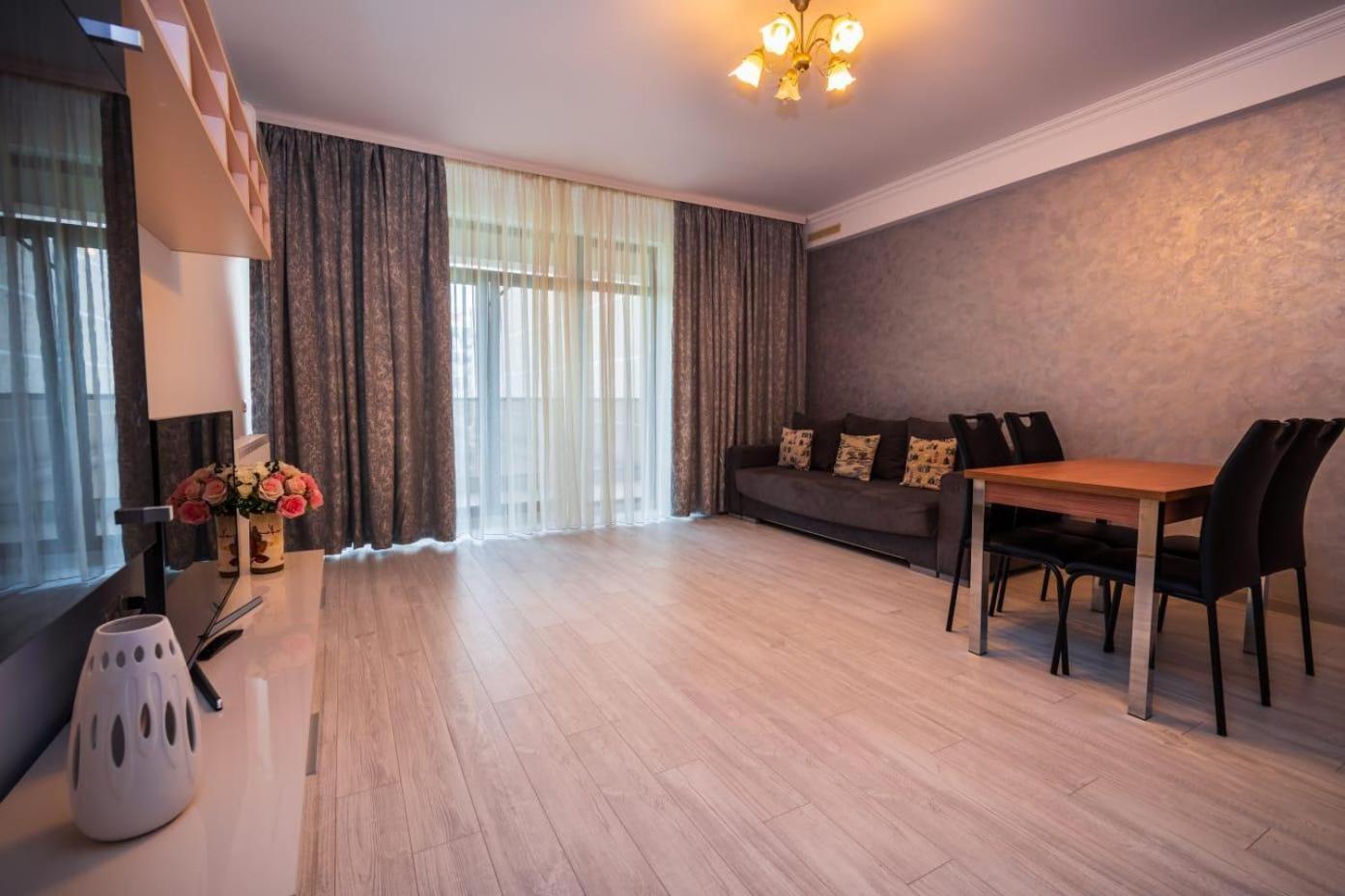 Sophia 2 & Moonlight Apartaments Mamaia Esterno foto